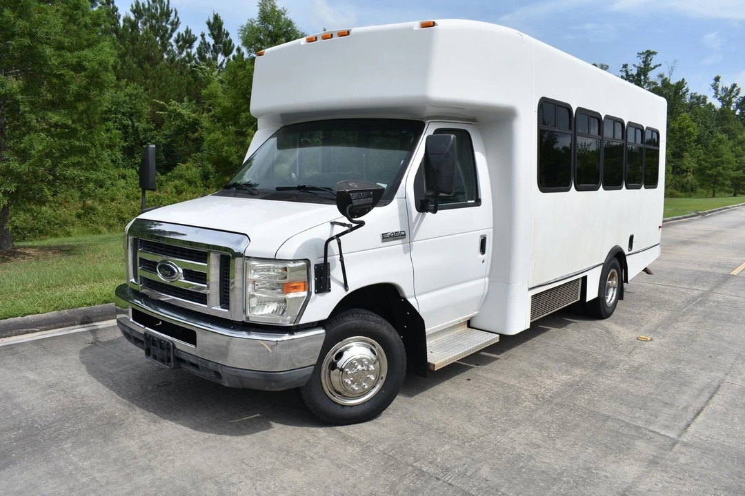 2010 Ford Econoline Van - Image 10 of 12
