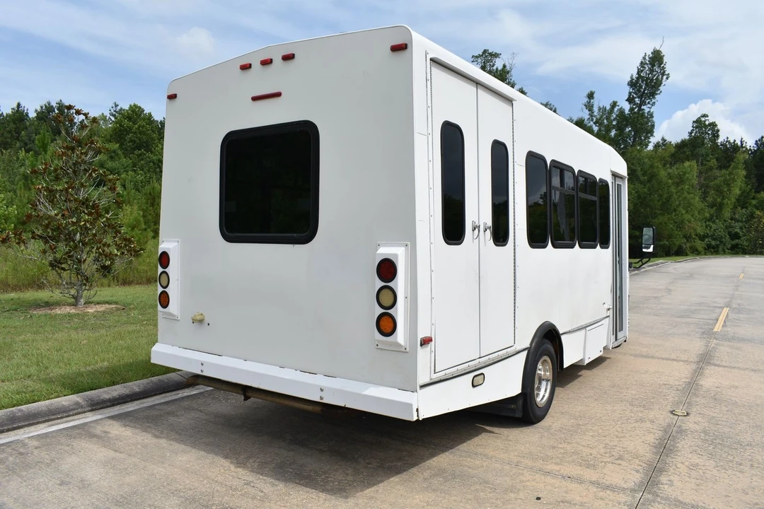 2010 Ford Econoline Van - Image 5 of 12