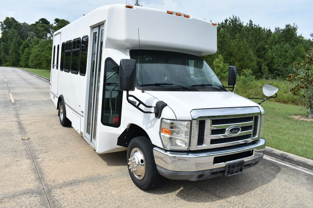 2010 Ford Econoline Van - Image 2 of 12