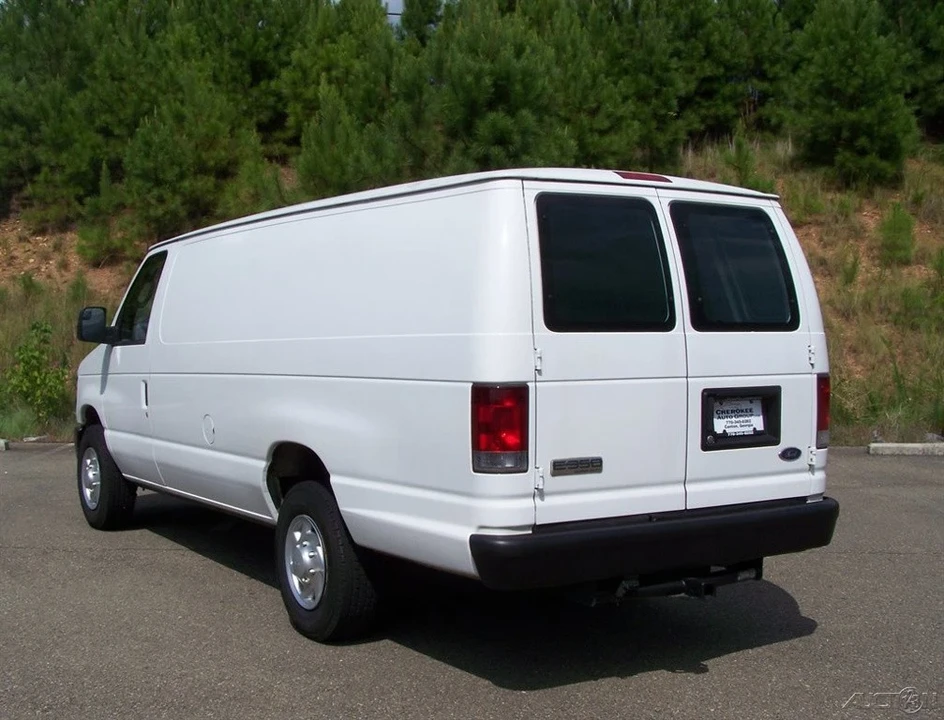 2010 Ford Econoline Van - Image 2 of 12
