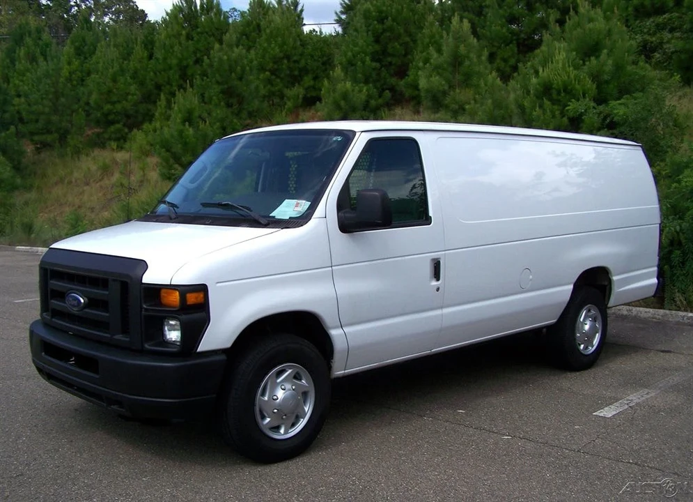 2010 Ford Econoline Van - Image 3 of 12
