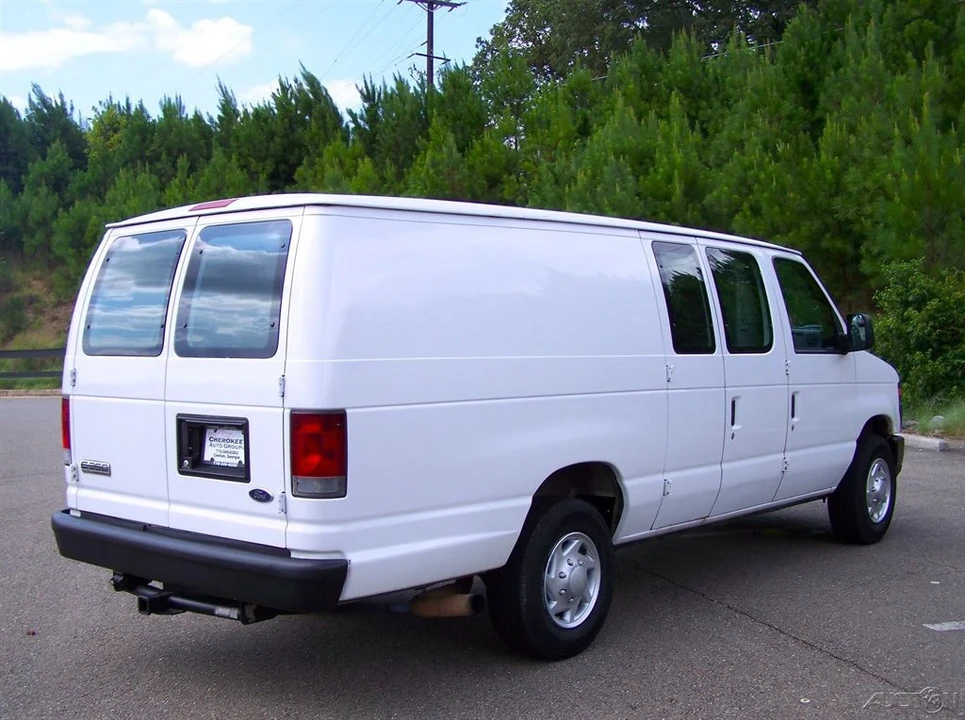 2010 Ford Econoline Van - Image 4 of 12
