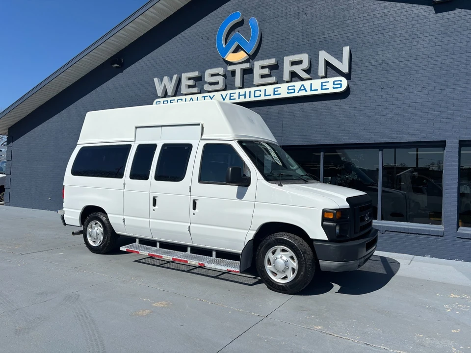2010 Ford Econoline Van - Image 2 of 21