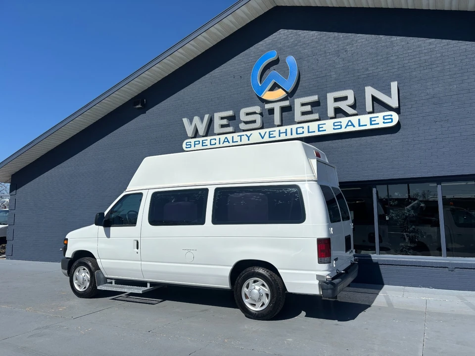 2010 Ford Econoline Van - Image 17 of 21