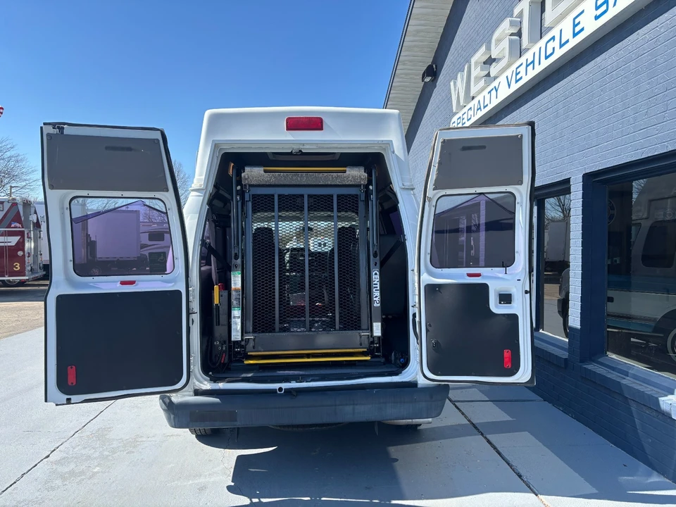 2010 Ford Econoline Van - Image 18 of 21