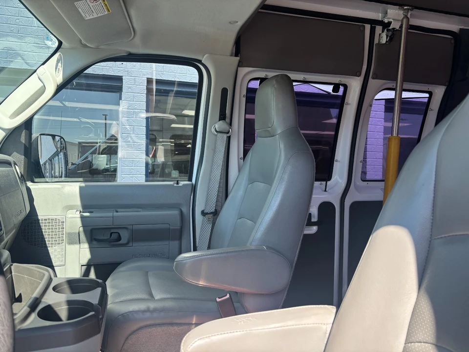2010 Ford Econoline Van - Image 13 of 21