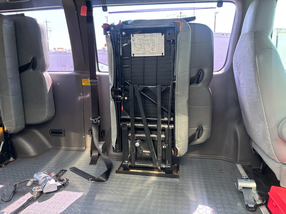 2010 Ford Econoline Van - Image 6 of 21