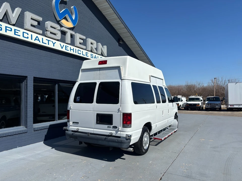 2010 Ford Econoline Van - Image 11 of 21