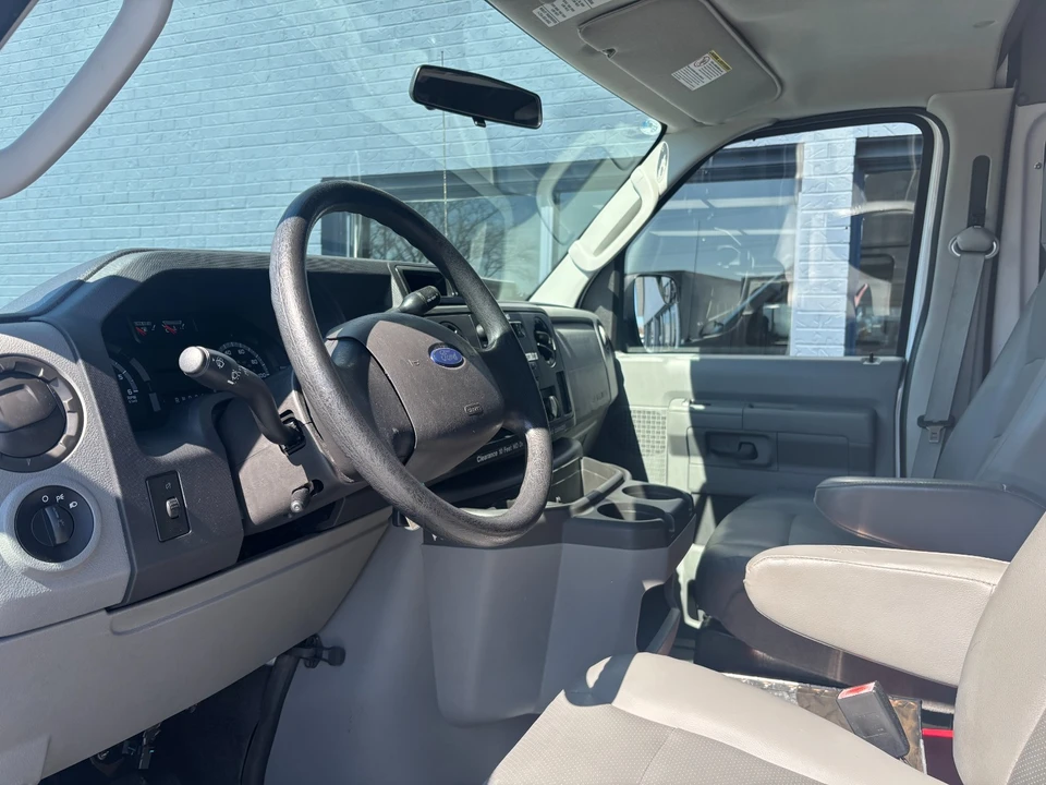 2010 Ford Econoline Van - Image 12 of 21