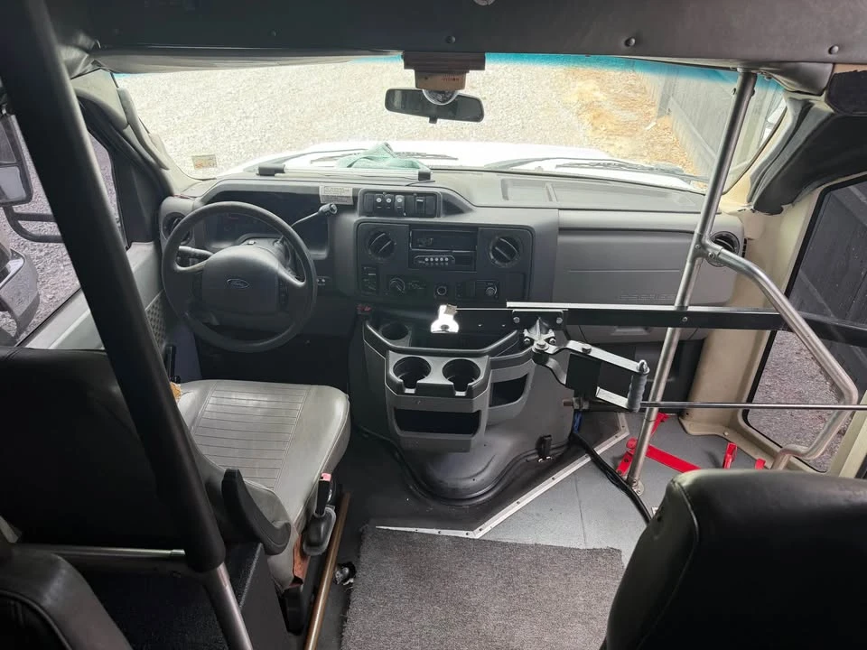 2010 Ford Econoline Van - Image 6 of 8