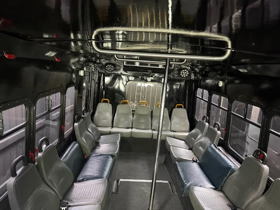 2010 Ford Econoline Van - Image 2 of 8