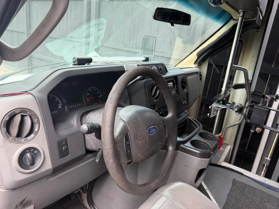 2010 Ford Econoline Van - Image 5 of 8