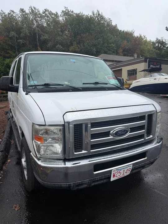 2010 Ford Econoline Van - Image 3 of 5
