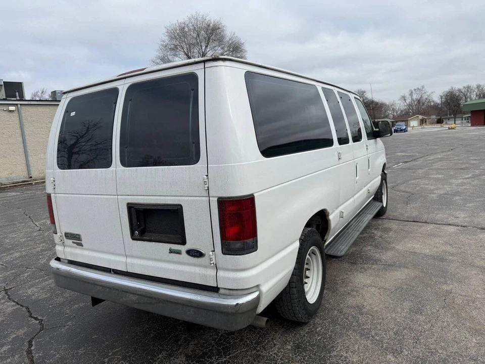 2010 Ford Econoline Van - Image 12 of 21