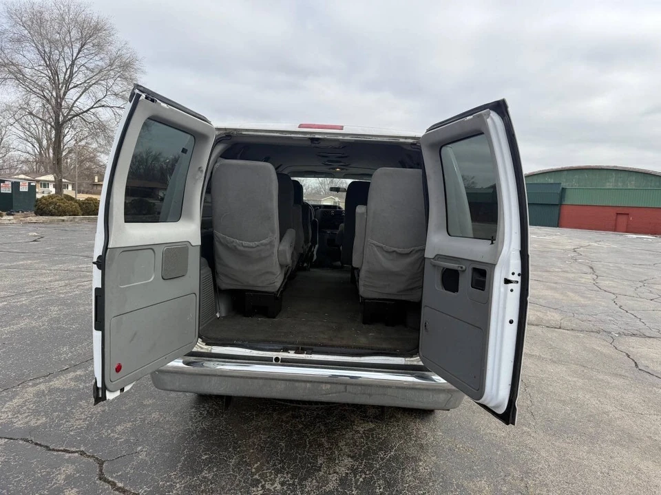 2010 Ford Econoline Van - Image 14 of 21