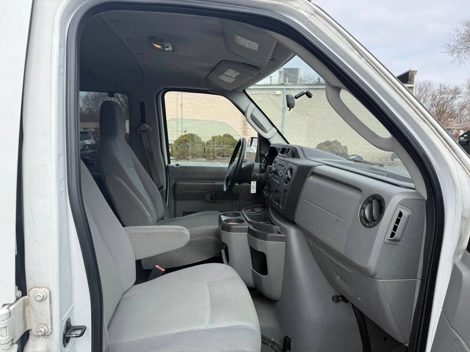 2010 Ford Econoline Van - Image 13 of 21