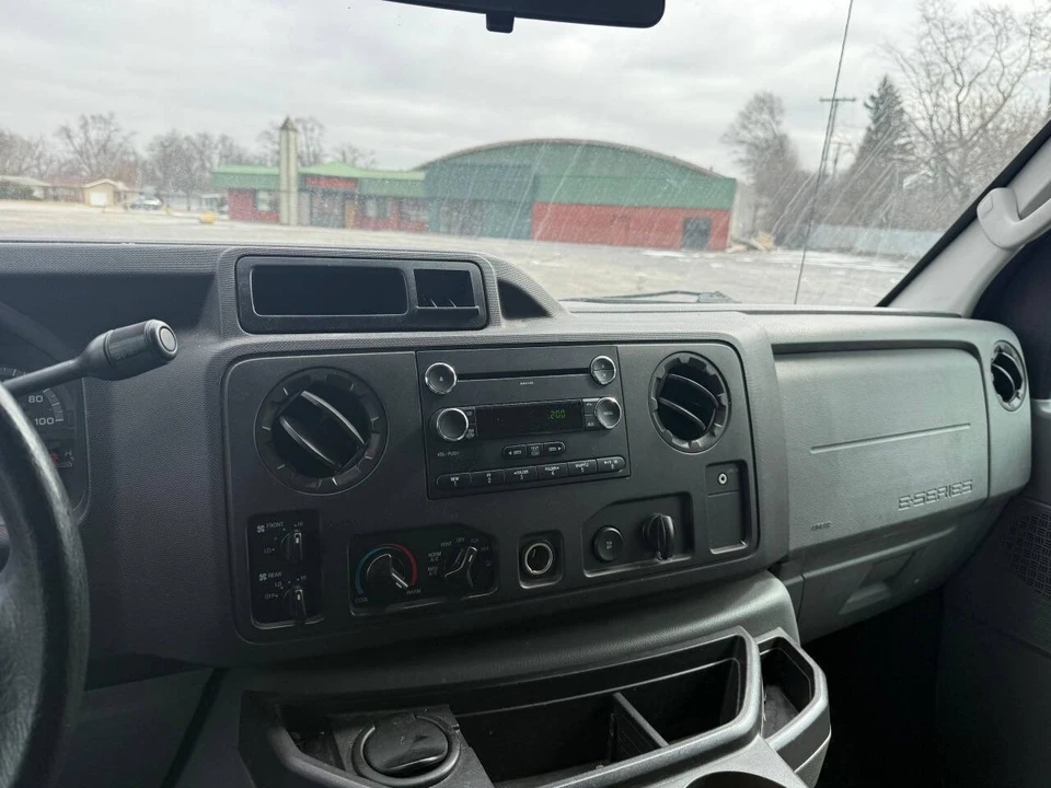 2010 Ford Econoline Van - Image 15 of 21