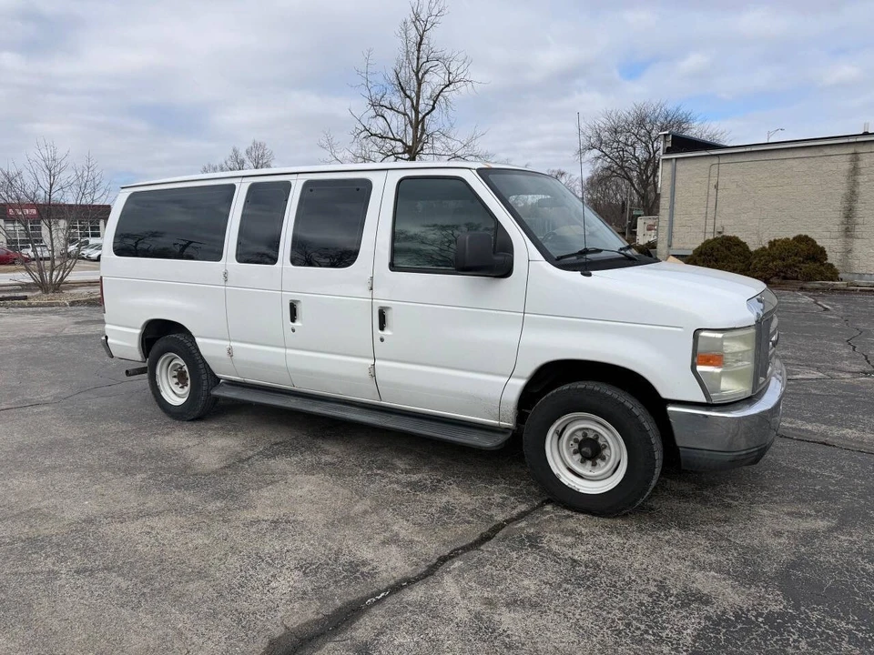 2010 Ford Econoline Van - Image 3 of 21