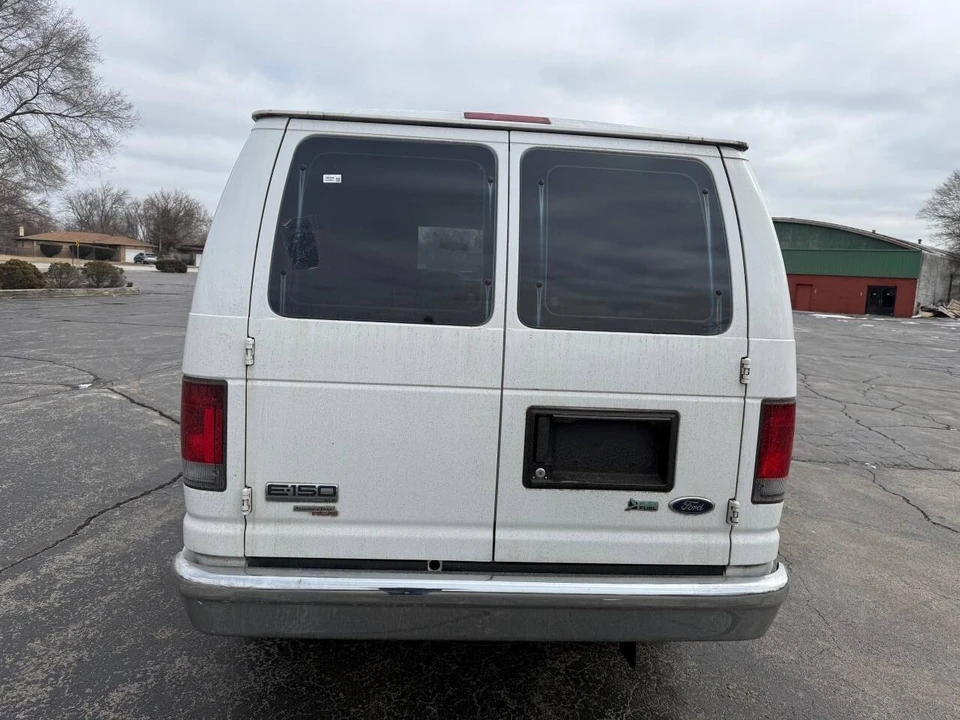 2010 Ford Econoline Van - Image 7 of 21