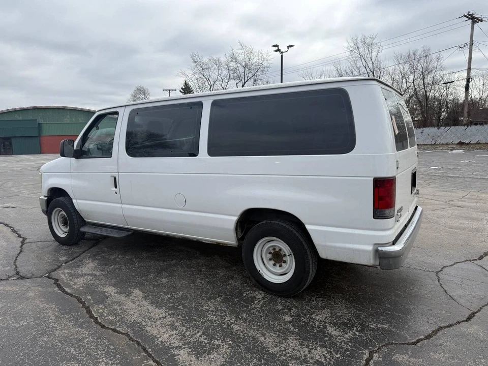 2010 Ford Econoline Van - Image 11 of 21