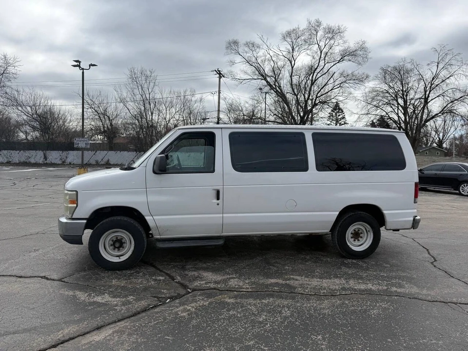 2010 Ford Econoline Van - Image 6 of 21