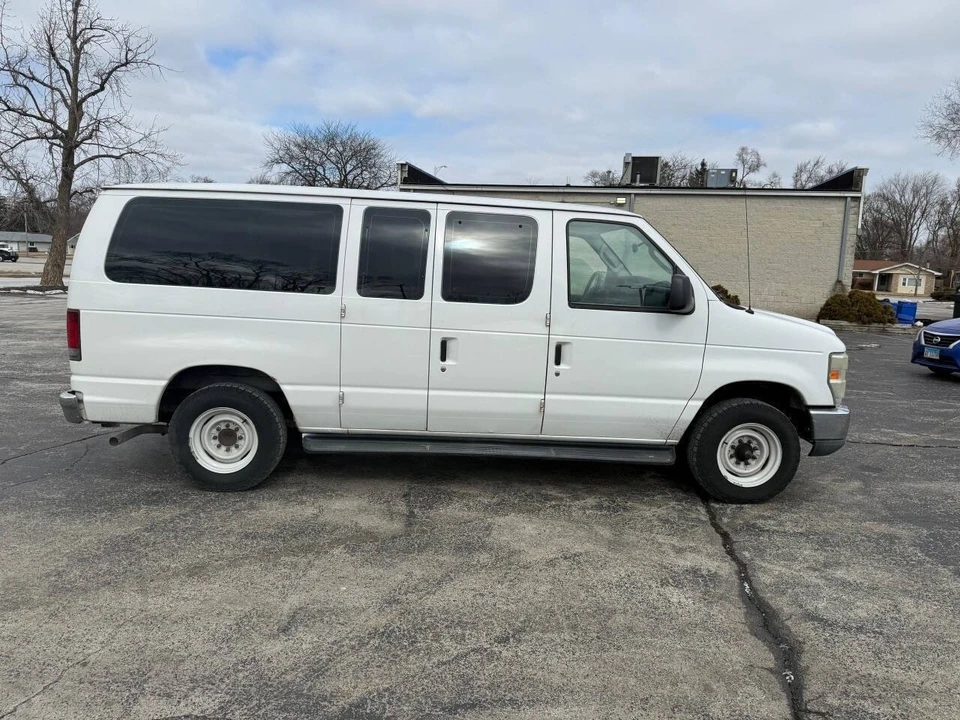 2010 Ford Econoline Van - Image 16 of 21