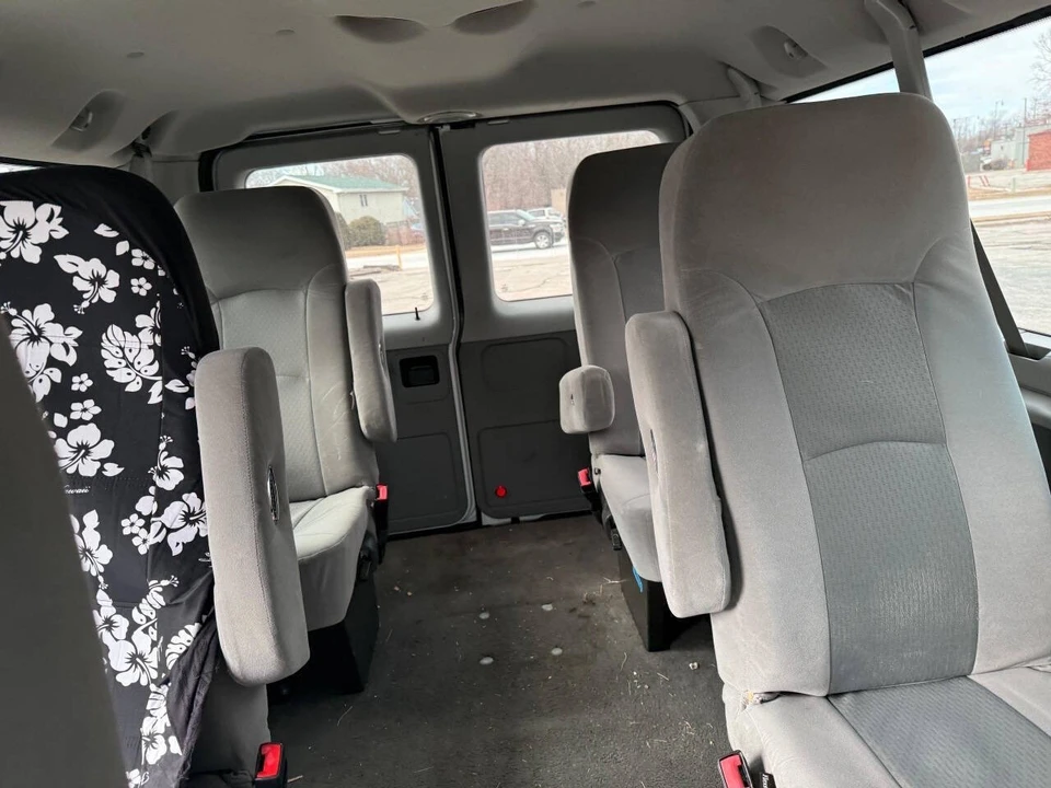 2010 Ford Econoline Van - Image 9 of 21