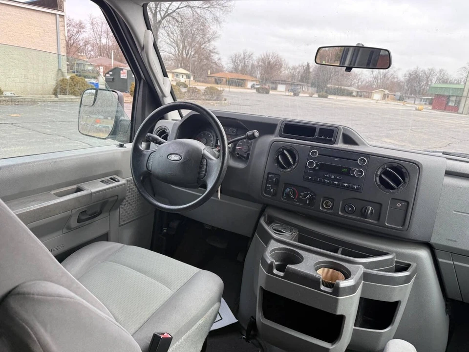 2010 Ford Econoline Van - Image 18 of 21