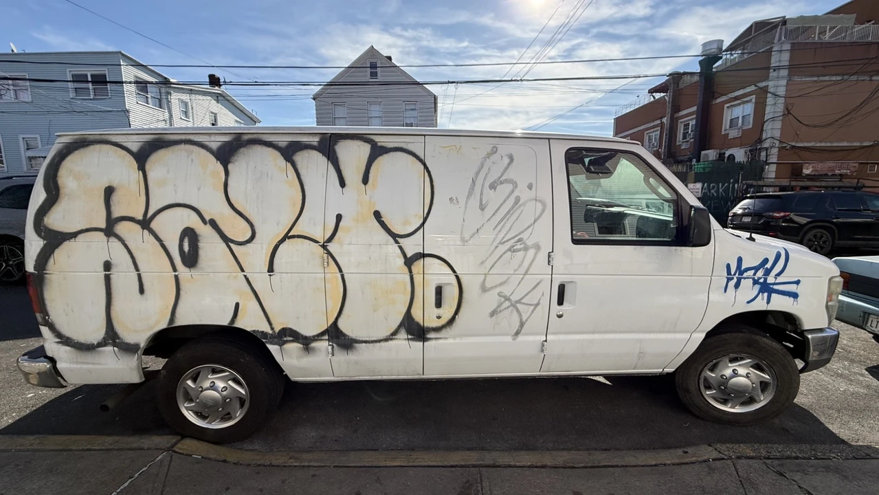 2010 Ford Econoline Van - Image 2 of 6