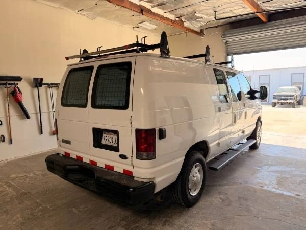 2010 Ford Econoline Van - Image 8 of 15