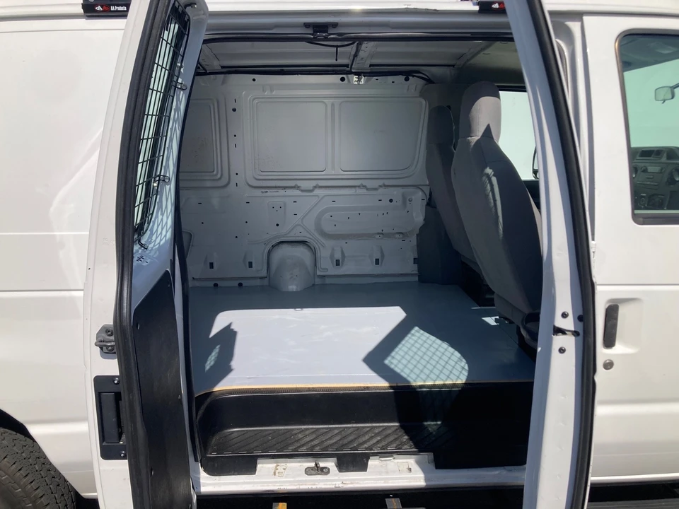 2010 Ford Econoline Van - Image 11 of 15