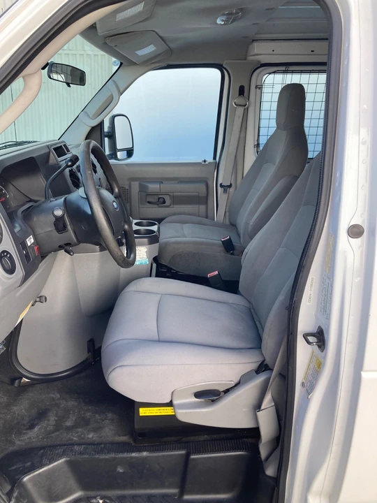 2010 Ford Econoline Van - Image 10 of 15