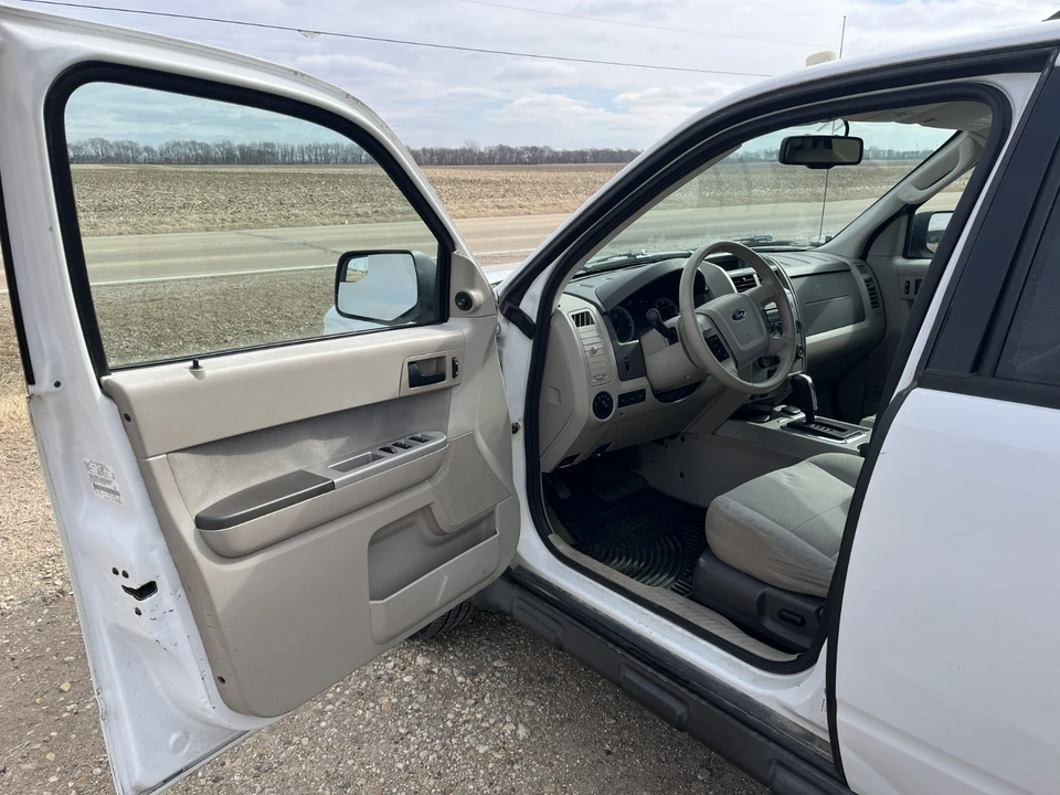 2010 Ford Escape - Image 6 of 17
