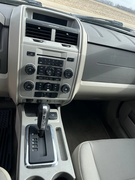 2010 Ford Escape - Image 9 of 17