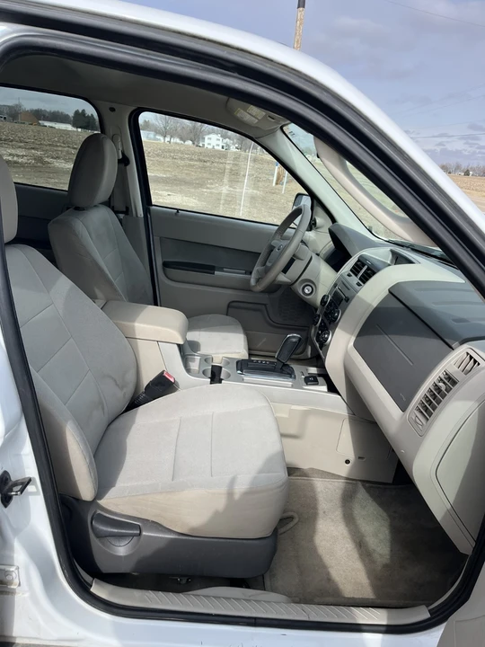 2010 Ford Escape - Image 11 of 17