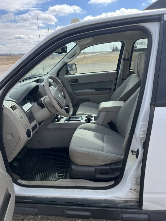 2010 Ford Escape - Image 7 of 17