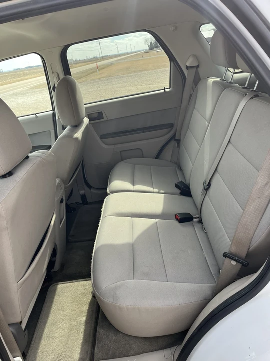 2010 Ford Escape - Image 15 of 17