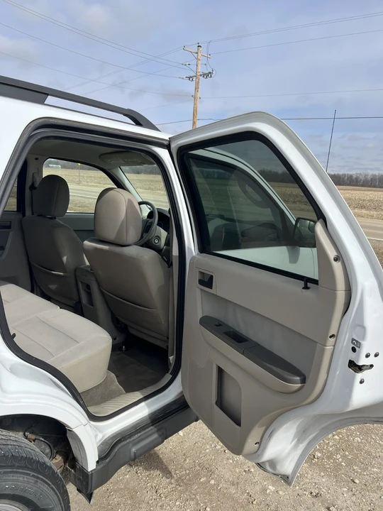 2010 Ford Escape - Image 16 of 17