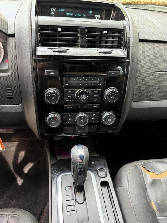 2010 Ford Escape - Image 7 of 8