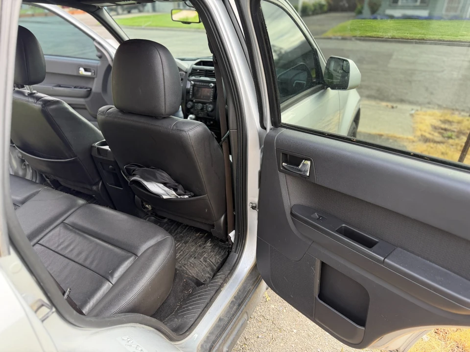 2010 Ford Escape - Image 8 of 12