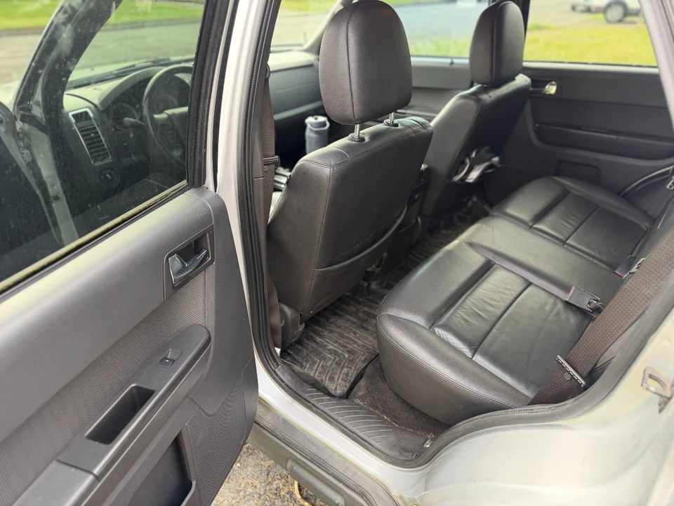 2010 Ford Escape - Image 10 of 12