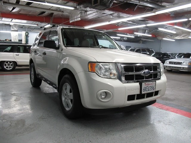 2010 Ford Escape - Image 9 of 21
