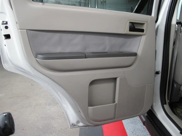2010 Ford Escape - Image 15 of 21