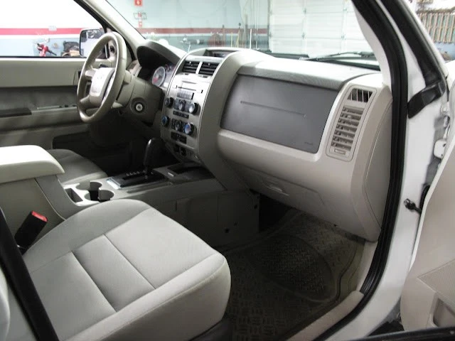 2010 Ford Escape - Image 10 of 21