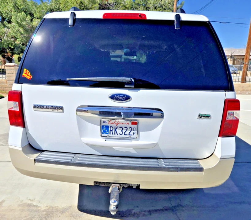 2010 Ford Expedition 3rd Gen - Image 2 of 21