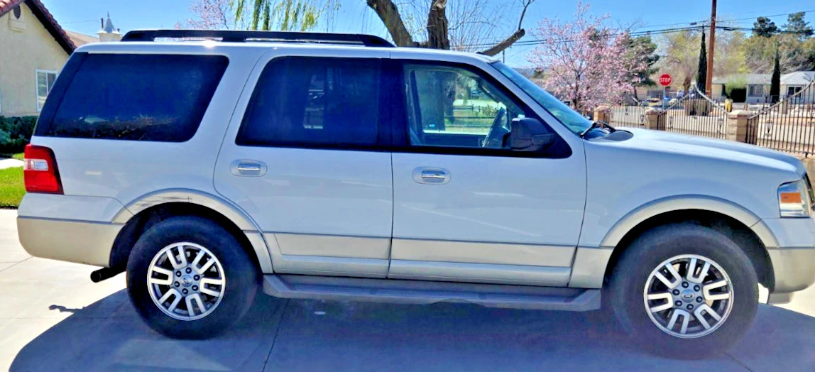 2010 Ford Expedition 3rd Gen - Image 5 of 21