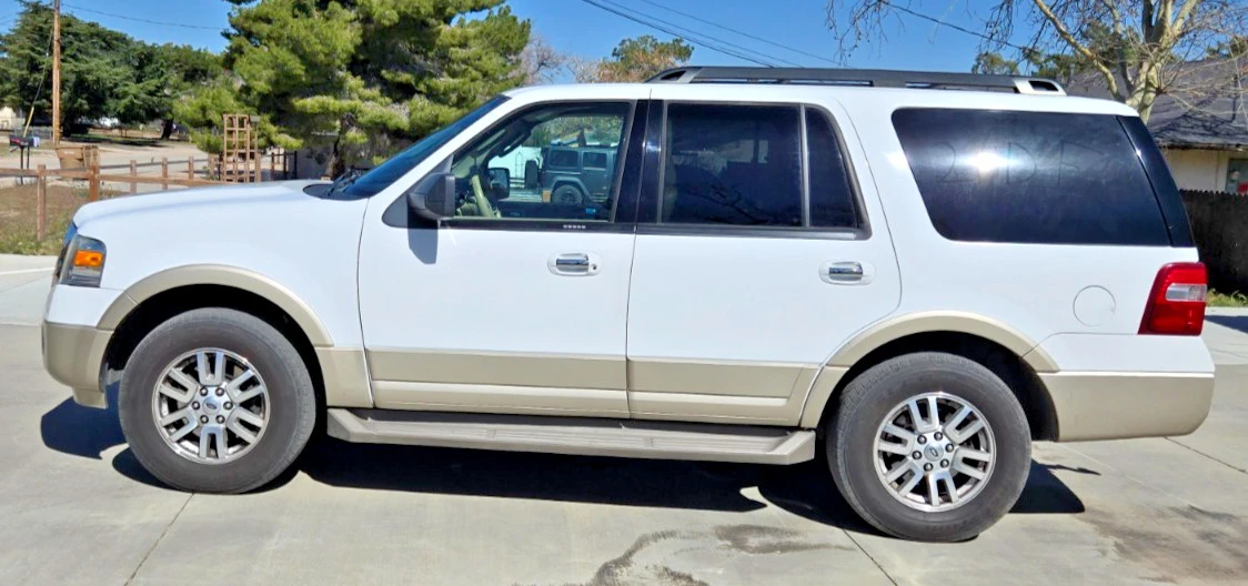 2010 Ford Expedition 3rd Gen - Image 4 of 21