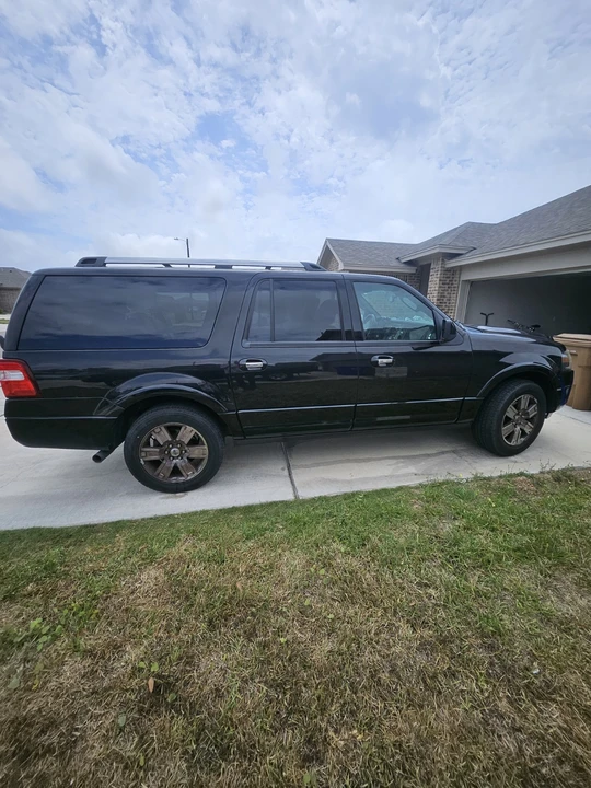2010 Ford Expedition 3rd Gen - Image 2 of 15