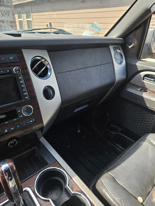 2010 Ford Expedition 3rd Gen - Image 9 of 15