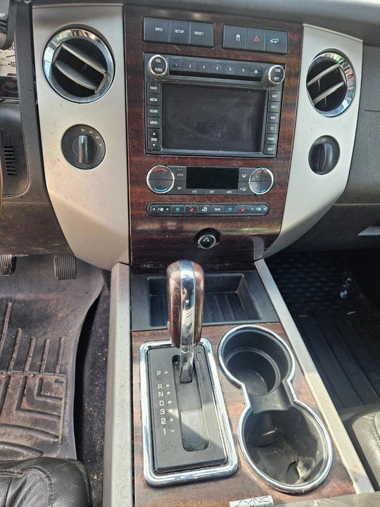 2010 Ford Expedition 3rd Gen - Image 8 of 15